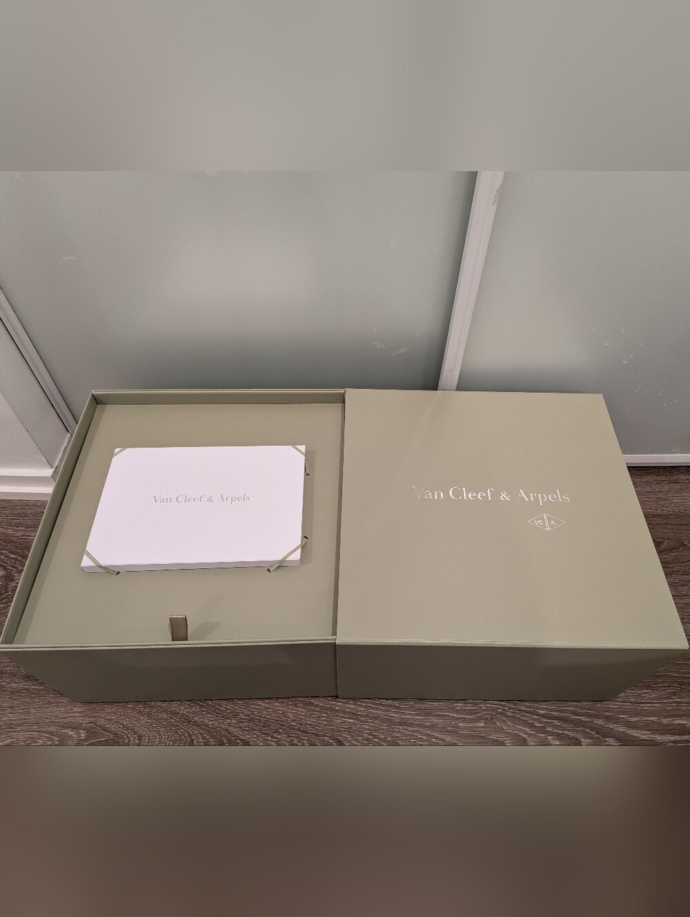 Van Cleef & Arpels Box and Packaging